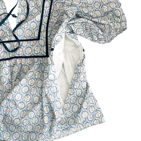 Hyacinth House Rosaleigh Blue Trellis Floral Blouse Tuckernuck Size S - Picture 9 of 14